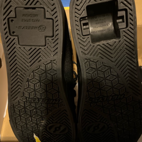 Simpson Healy’s brand new….never worn size 8 in men! Missing the wheel cover - Picture 3 of 8